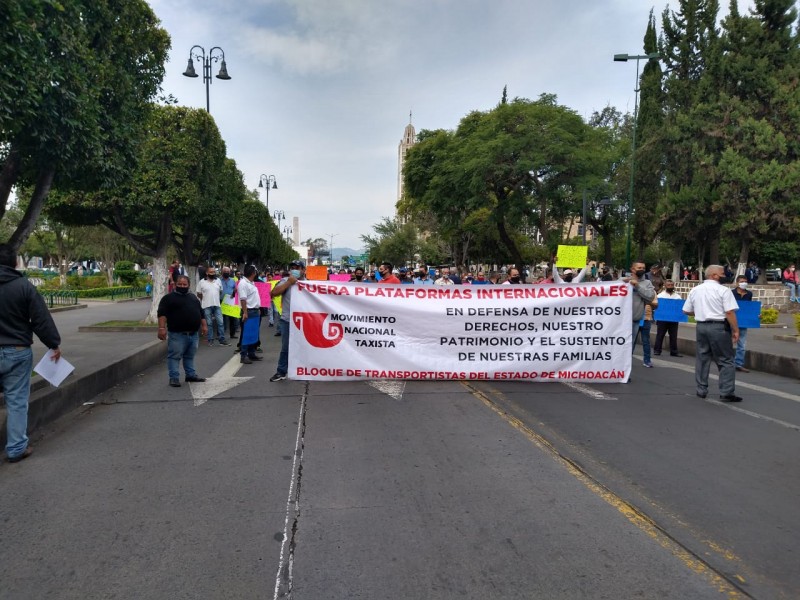 Transportistas marchan contra aplicaciones de transporte