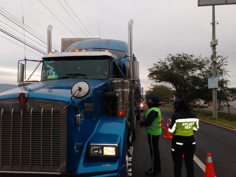 Transportistas no se resignan a restricción de horario