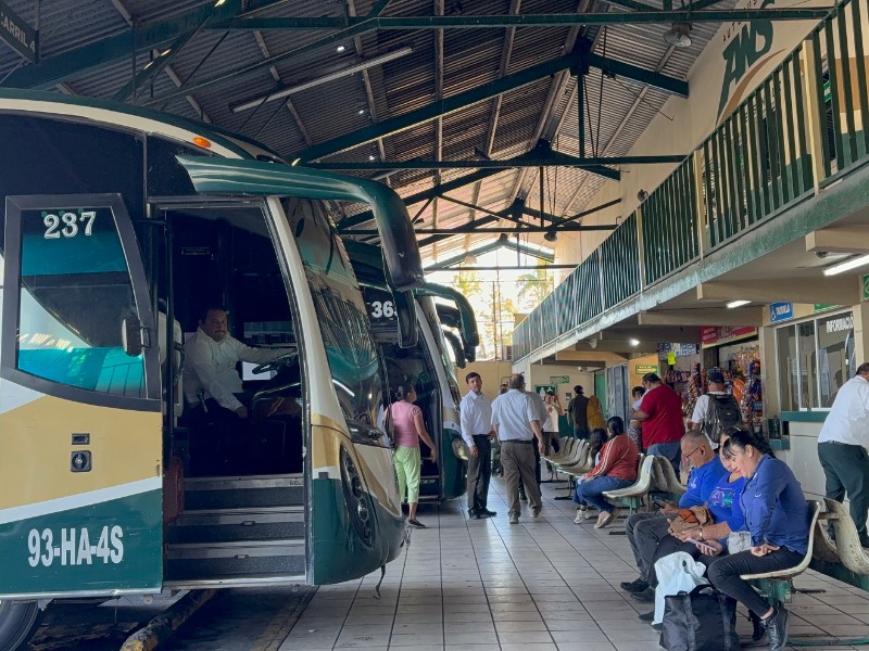 Cancelan rutas de pasaje por bloqueos carreteros de productores