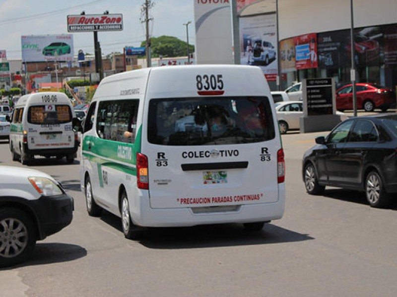 Transportistas por aumento de dos pesos al pasaje