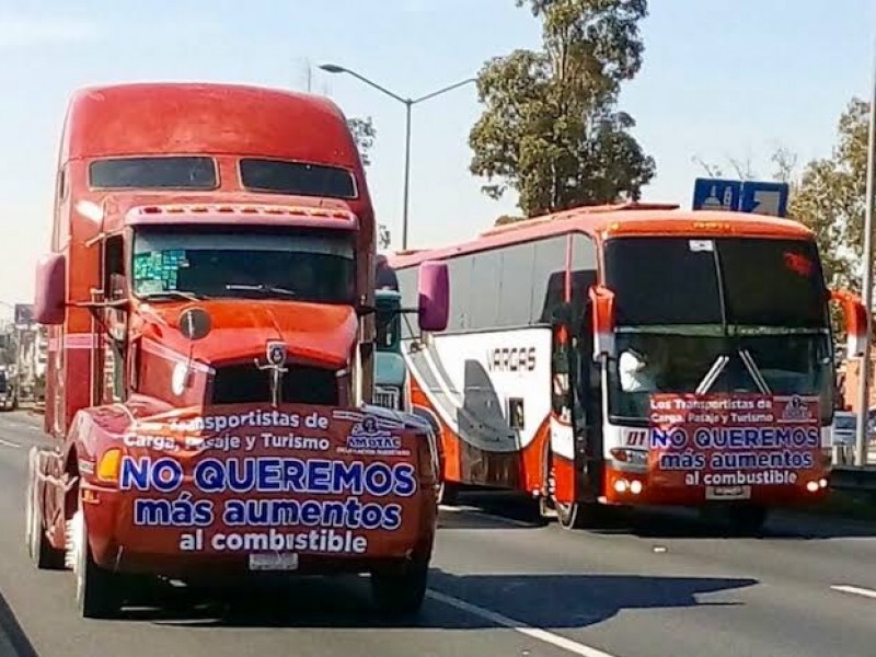 Transportistas preparan paro de unidades ante restricciones municipales