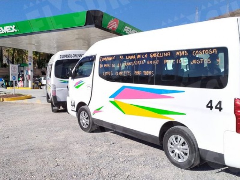 Transportistas protestan por altos costos de gasolina en Zumpango