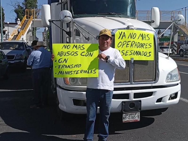 Transportistas realizan paro en diversos puntos de Puebla