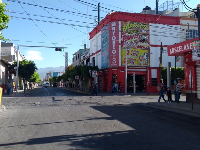 Transportistas reportan baches en la 5 Oriente