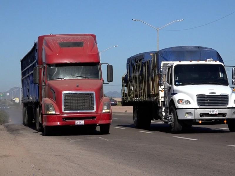 Transportistas sinaloenses acuerdan mantener operaciones y descartan bloqueos este lunes