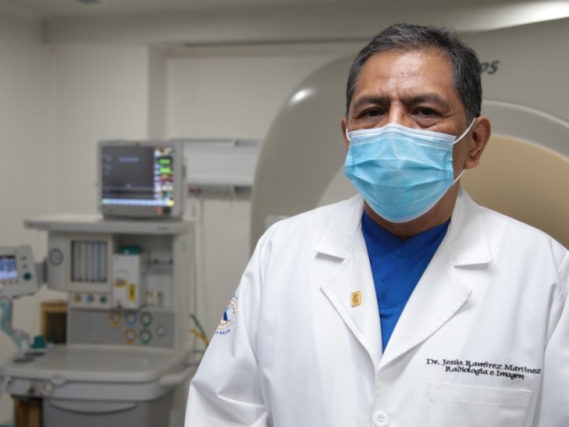 Tras 50 días intubado, médico del IMSS sobrevive a COVID-19