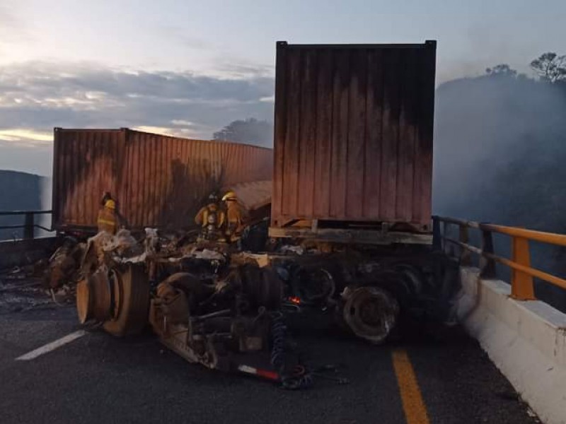 Tras accidente, reabren autopista Colima-Guadalajara; seguirá tránsito lento