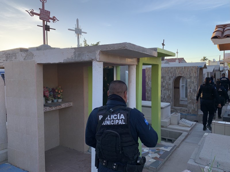 Tras actos vandálicos en el panteón policías realizan guardias