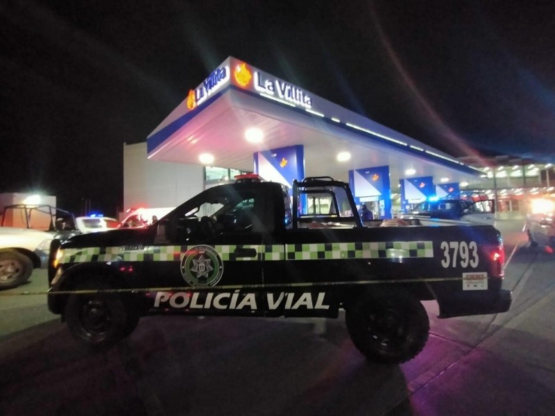 Tras asalto resulta lesionado despachador de combustible en la capital