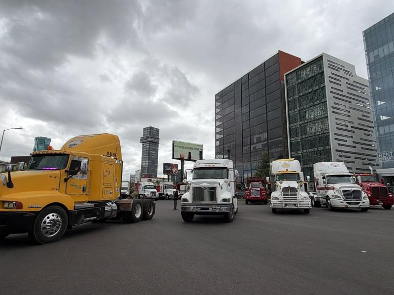 Tras asesinato de delegado, transportistas exhiben promesas incumplidas y cierran carreteras