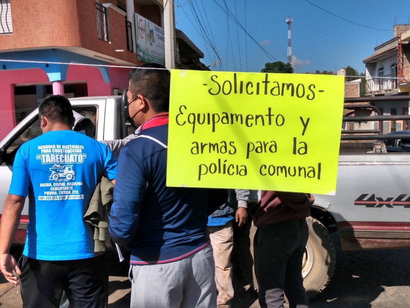 Tras asesinato del tesorero de bienes comunales, bloquean carretera Jacona-LosReyes