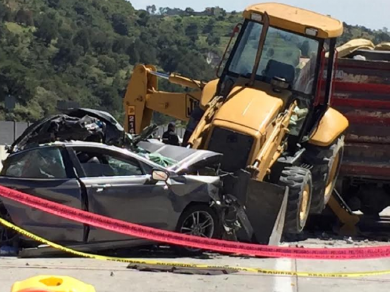 Tras choque, muere masculino en la autopista Arco Norte