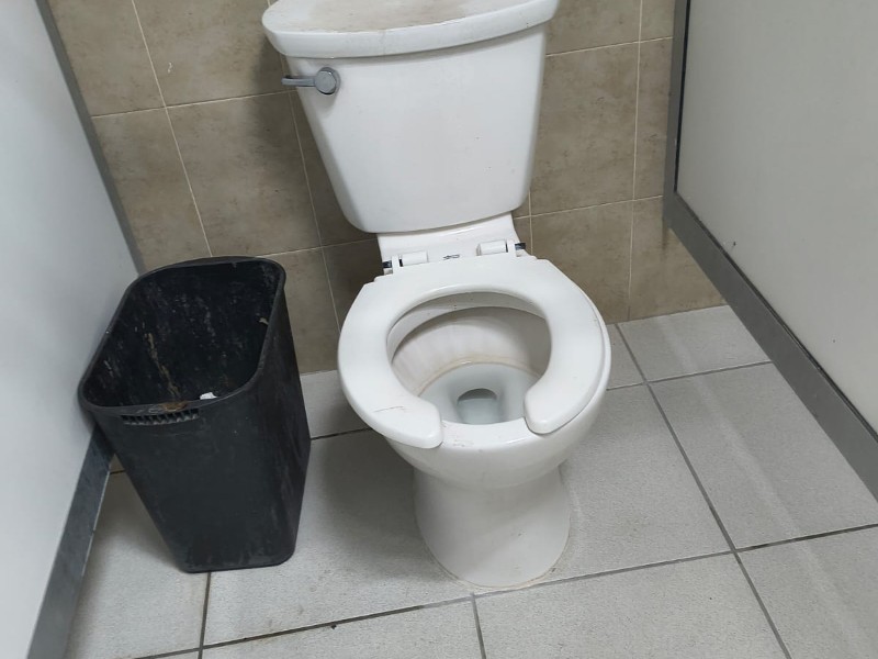 Tras denuncia, baños del CENHCH reciben mantenimiento supervisado por comité