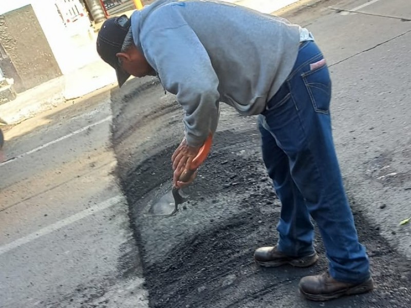 Tras denuncia ciudadana, colocan reductor de velocidad en calle zamorana