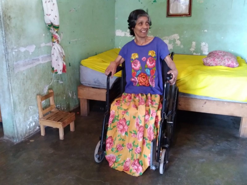 Tras denuncias llegan apoyos a discapacitada de Juchitán