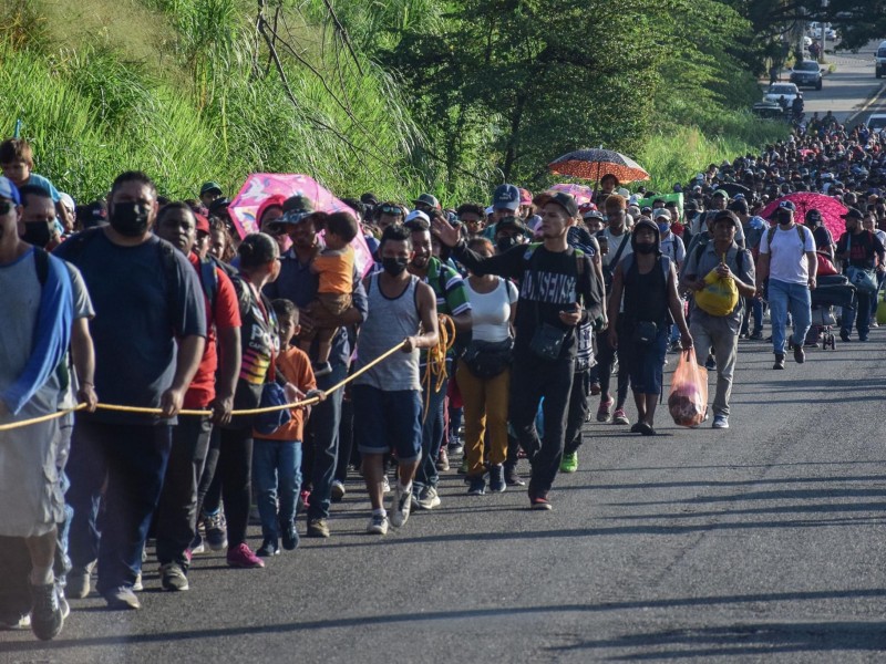Tras descansar en Sayula, caravana migrante retoma camino hacia CDMX
