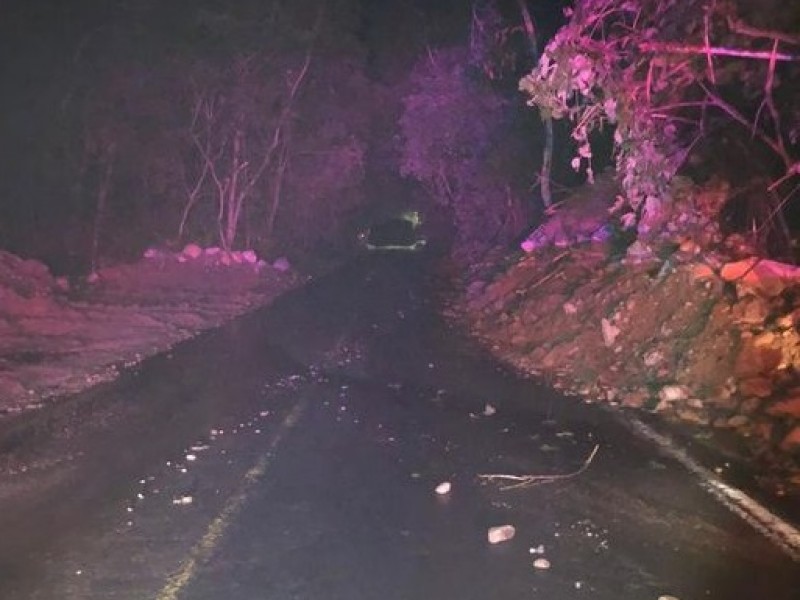 Tras deslave, reabren paso total sobre carretera Minatitlán-Villa de Álvarez