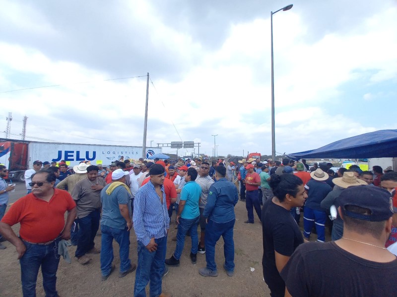 Tras diálogo, transportistas podrían abrir un carril de salida