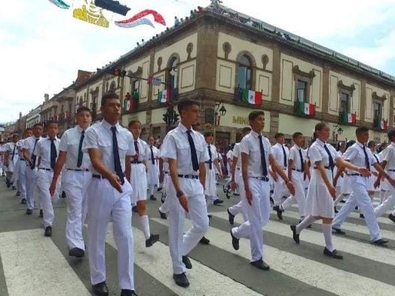 Tras dos años de pandemia, morelianos reviven tradicional desfile