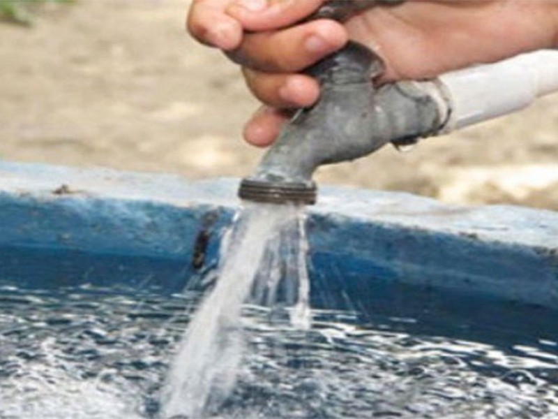 Tras dos meses sin agua potable vecinos en Oaxaca bloquean