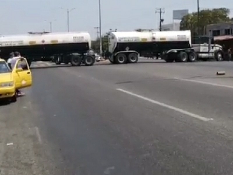 Tras elecciones de agente municipal bloquean carretera en La Noria