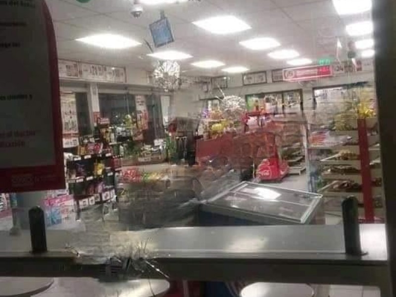 Tras enfrentamiento, balean tienda de conveniencia en Amozoc