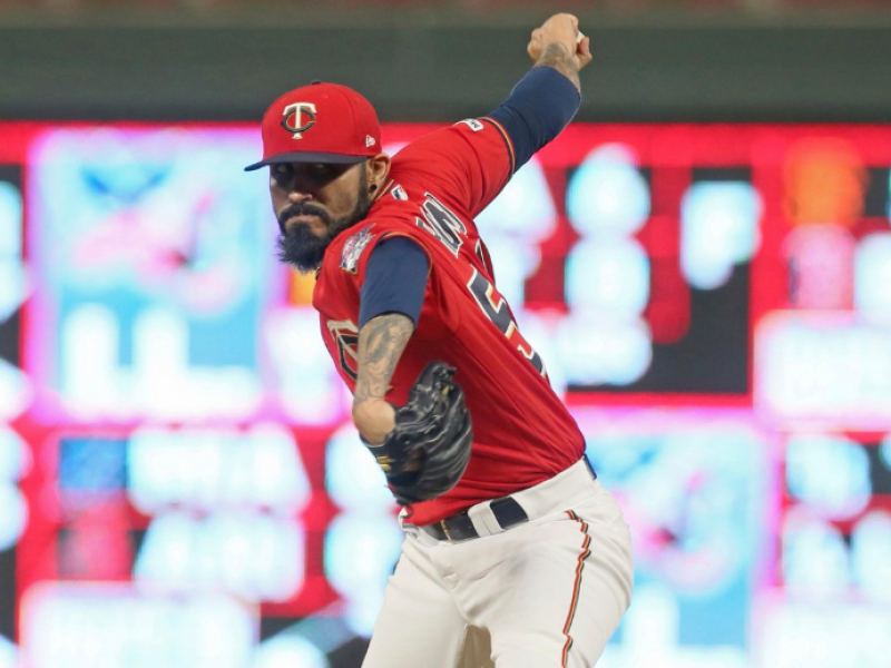 Tras firma Sergio Romo no lanzará en invierno