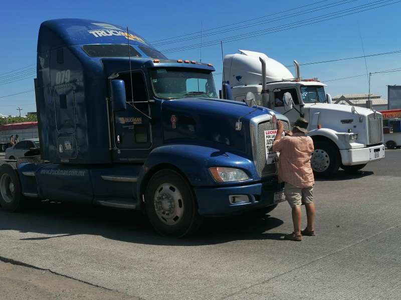 Tras ganar primer amparo transportistas buscarán libre tránsito