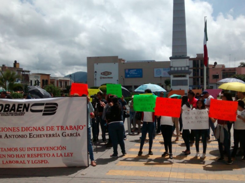 Tras huelga, se manifestan docentes del COBAEN