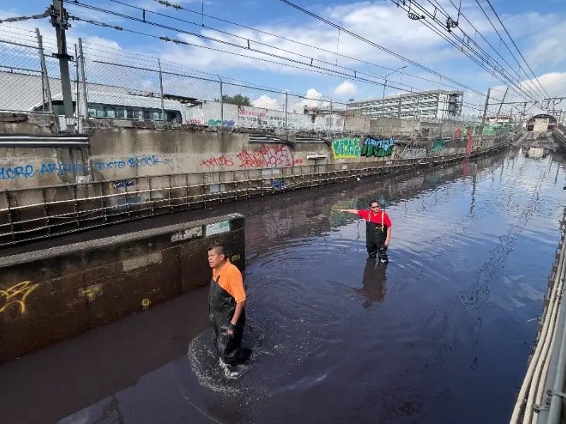 Tras inundaciones, reanudan servicio en Línea A del Metro CDMX