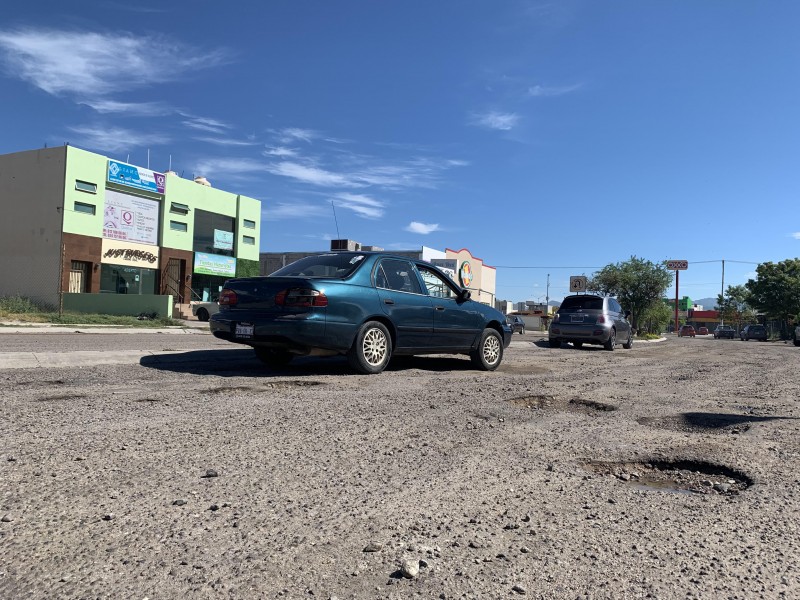 Tras lluvias se agudizan baches en La Paz