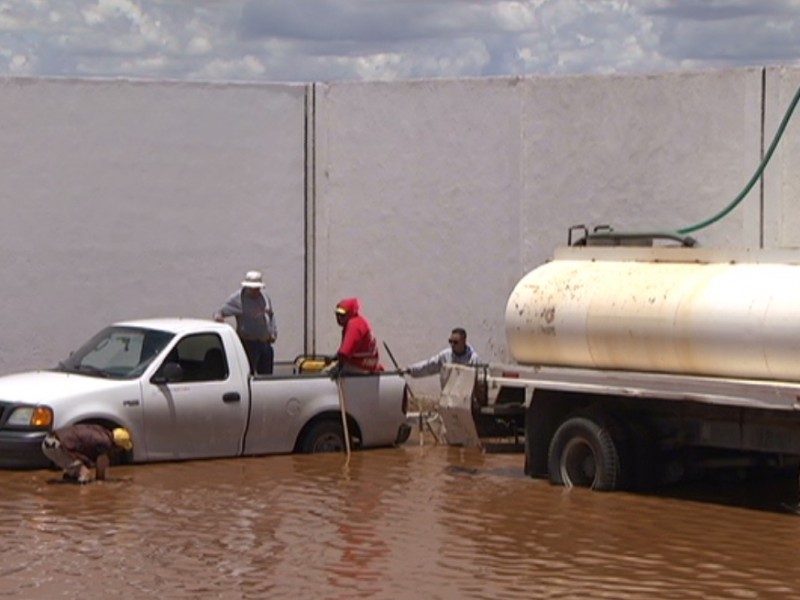 Tras lluvias, se inunda hospital en Calera