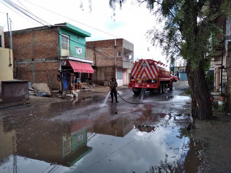 Tras manifestación, apoyan a colonias inundadas en El Salto