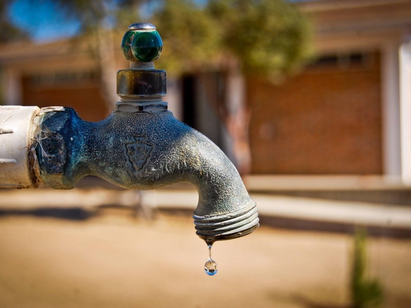 Tras manifestaciones restablecen servicio de agua en El Fuerte