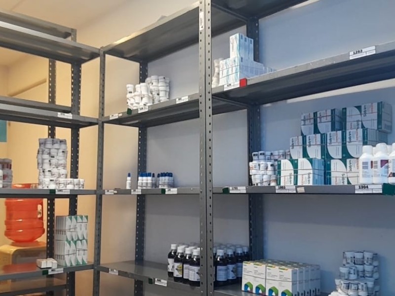 Tras manifestaciones, Sheinbaum asegura abasto de medicamentos en julio