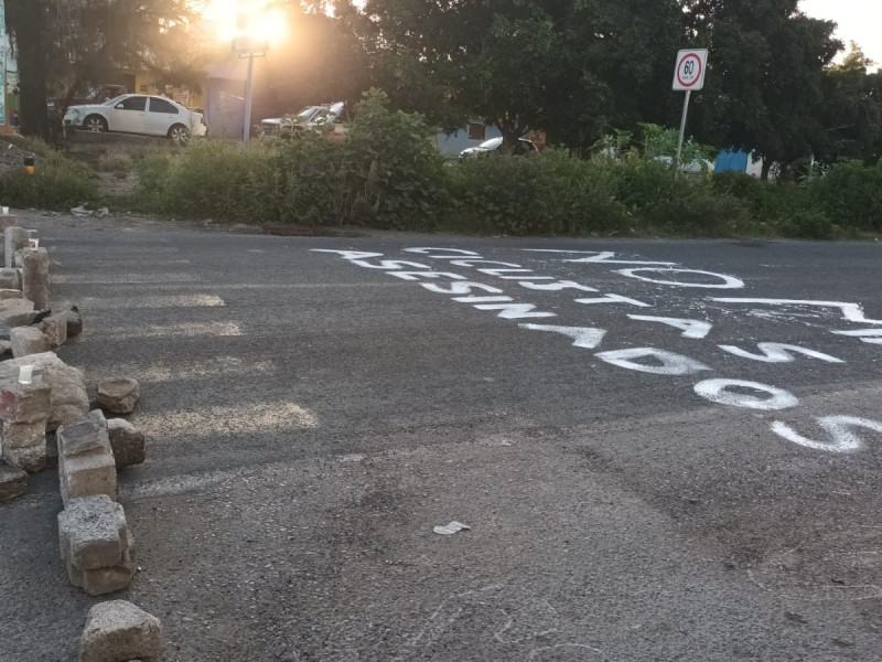 Tras muerte de ciclista realizan pinta sobre Libramiento, cerraron circulación