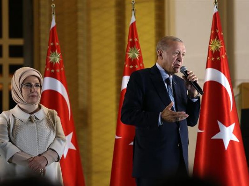 Tras obtener victoria electoral, Erdogan rechaza liberar a líder opositor