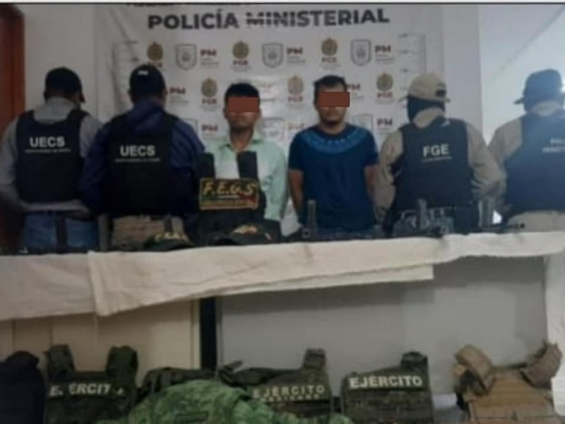 Tras operativo, aseguran cinco personas, armas, uniformes y animales exóticos