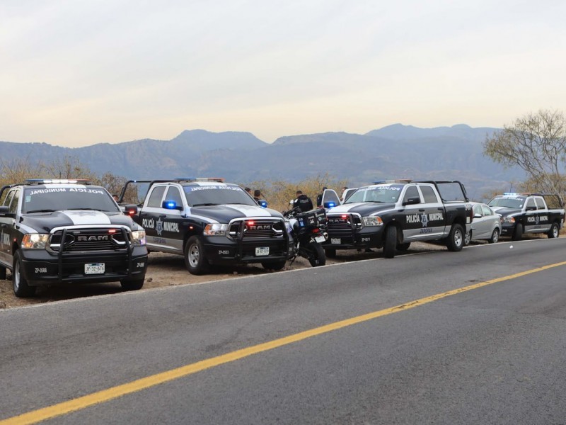 Tras persecución detienen a sujeto y recupera dos camionetas robadas