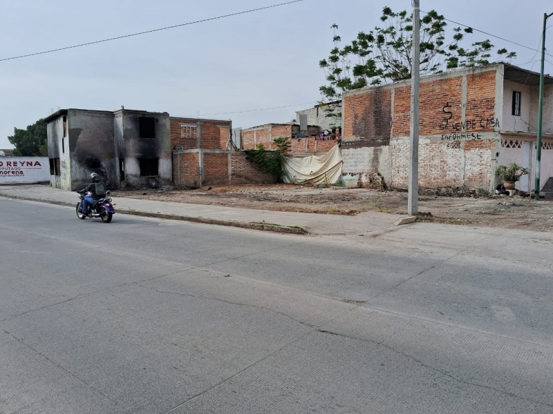 Tras petición, limpian predio abandonado