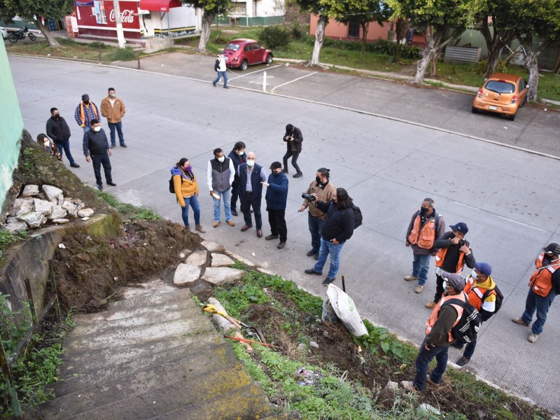 Tras peticiones, ayuntamiento atiende infraestructura dañada en Xalapa 2000