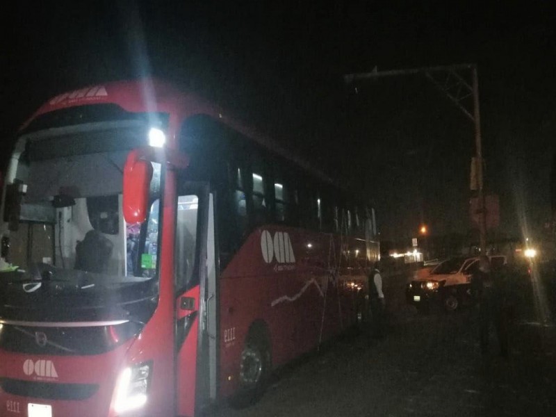 Tras revisión, sorprenden a 17 migrantes en ADO