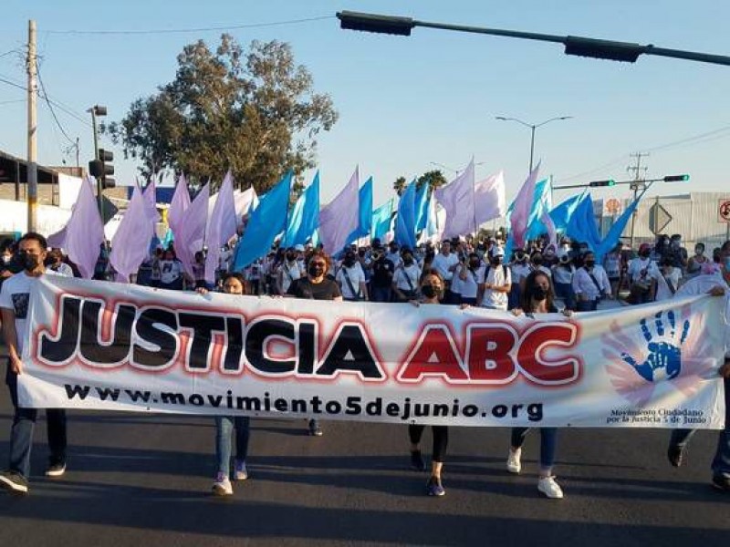 Tras sentencias, amparos y decretos presidenciales sigue lucha ABC
