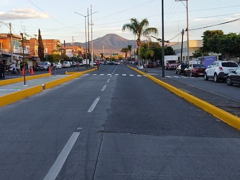 Tras solicitud ciudadana, rehabilitan pavimento de avenida Juárez en Zamora