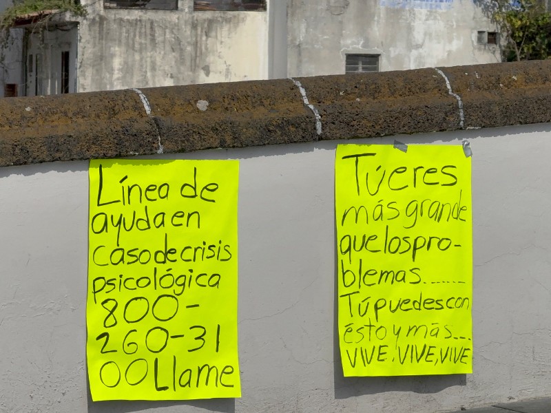 Tras suicidios, aparecen mensajes de apoyo en Puente Xallitic