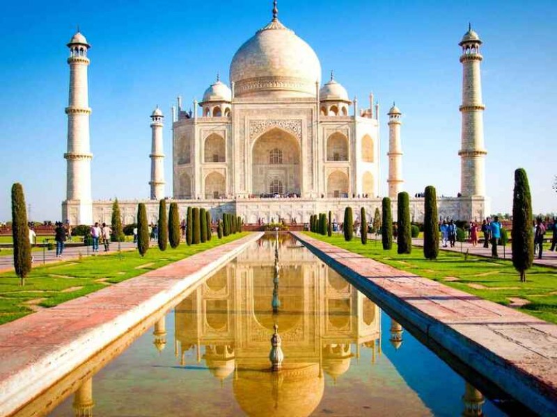 Tras un año de confinamiento, India reabre el Taj Mahal