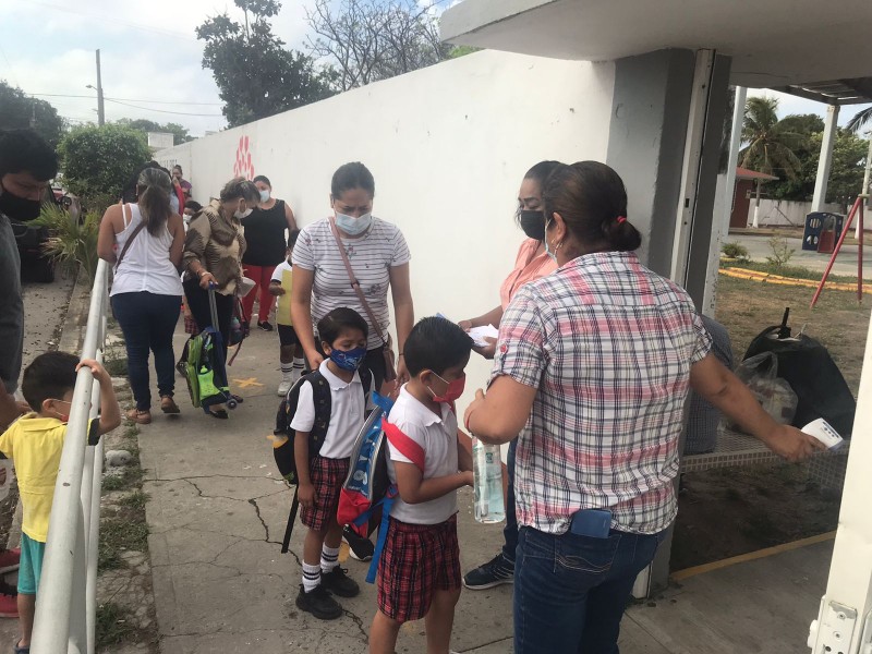 Tras vacaciones regresan a clases presenciales en Veracruz