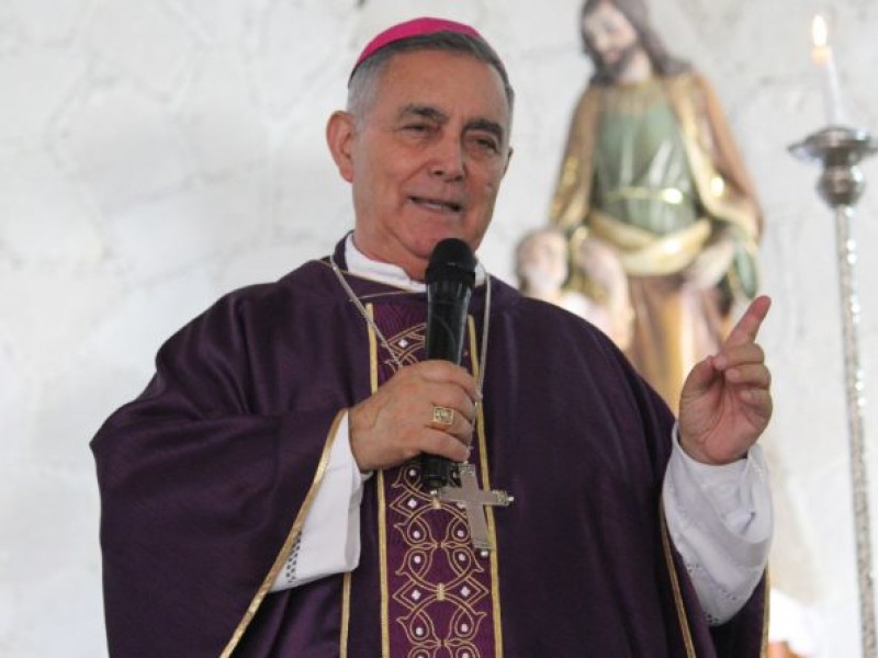 Trasladan a Cuernavaca al Obispo Salvador Rangel por problemas respiratorios