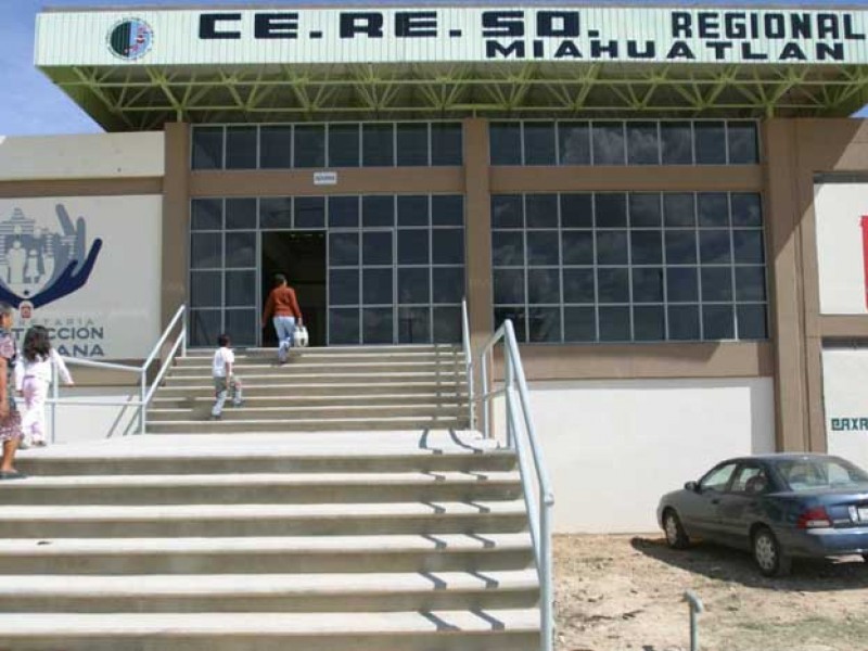 Trasladan a penal de Oaxaca reos de alta peligrosidad