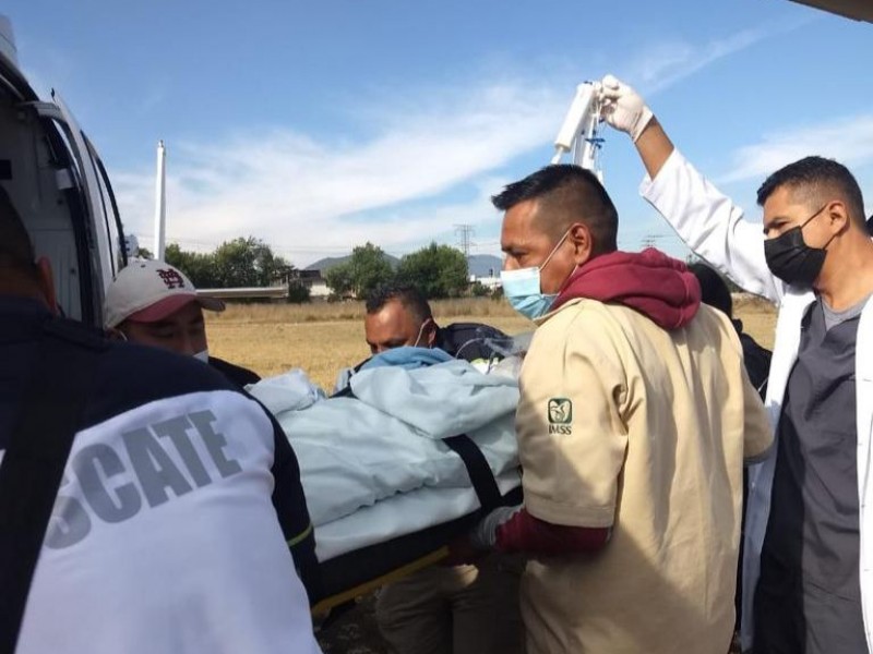 Trasladan de emergencia a hombre herido tras incendio en Paracho